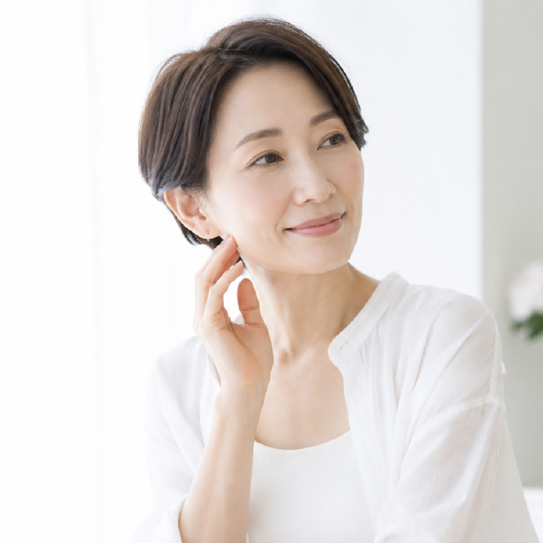 美容やアンチエイジングに関心を持つ女性のイメージ