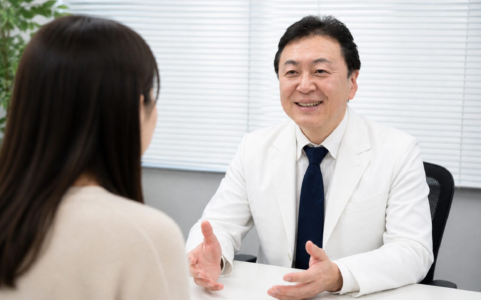 医師による丁寧なカウンセリングの様子